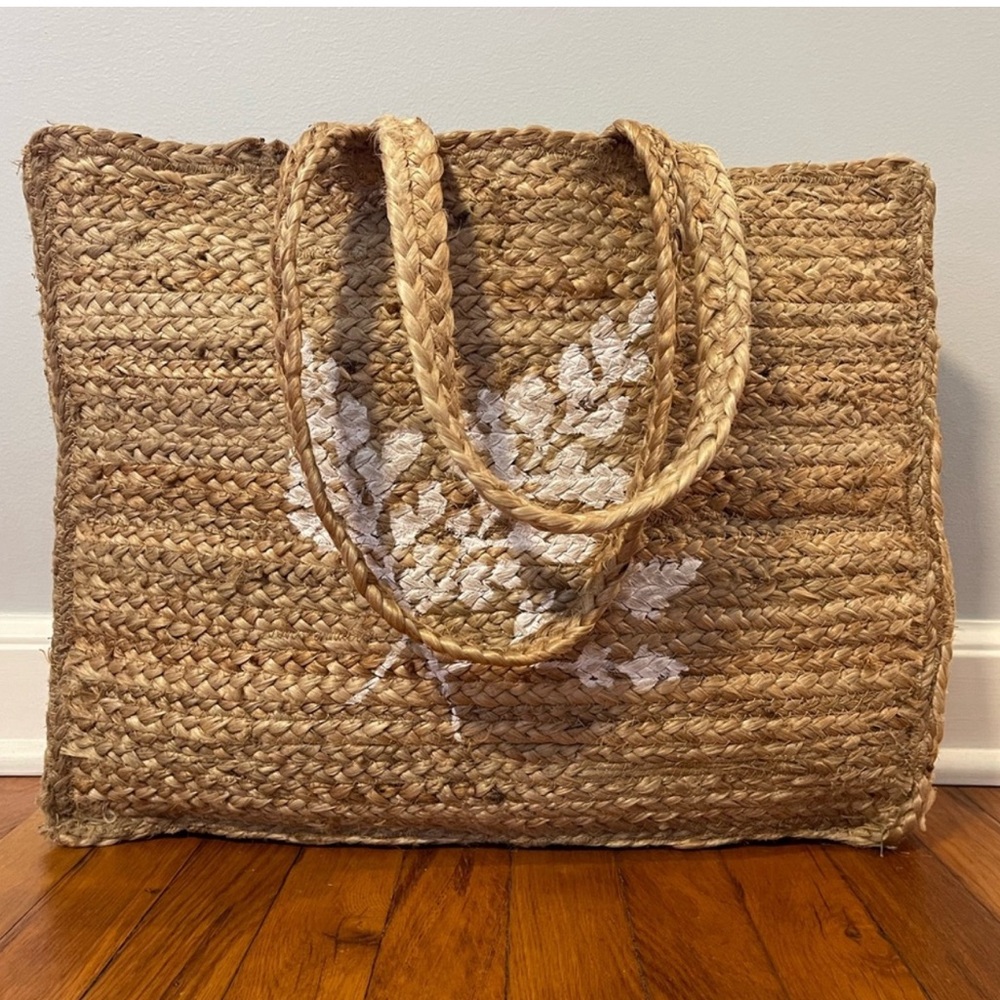 Beautiful Bee & Willow BigBig Jute Tote. Like New